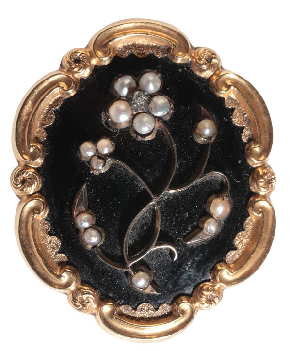 A VICTORIAN GOLD COLOURED METAL, SEED PEARL AND DIAMOND MOURNING BROOCH