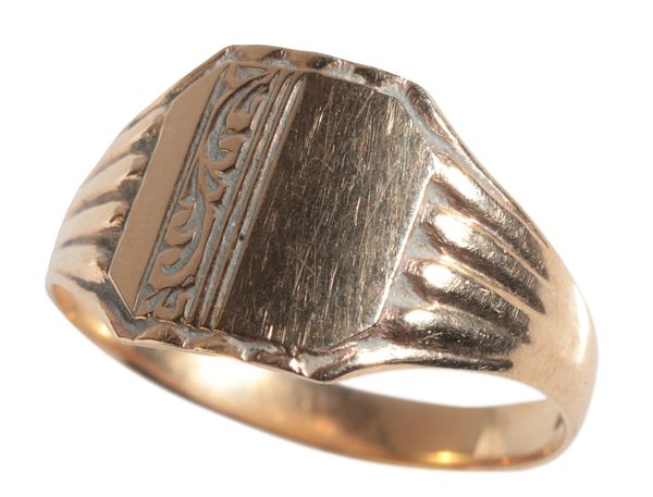 A 9CT GOLD SIGNET RING