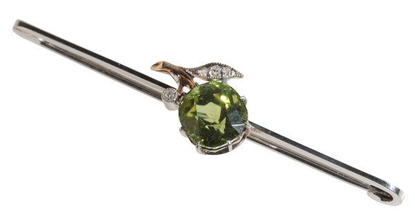 A WHITE METAL, PERIDOT AND DIAMOND BAR BROOCH