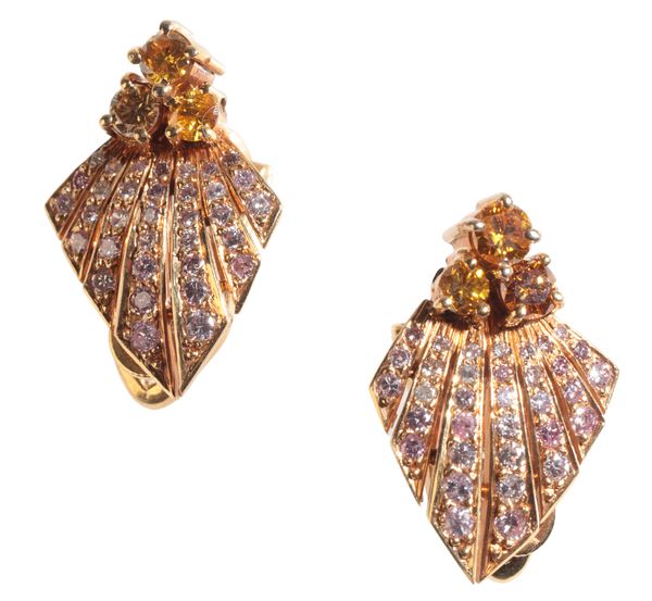 A PAIR OF 18K GOLD YELLOW AND WHITE DIAMOND EARRINGS