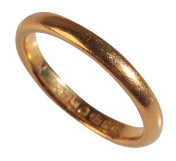 A 22CT GOLD WEDDING BAND