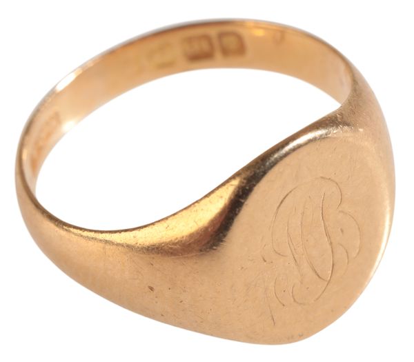 AN 18CT GOLD SIGNET RING