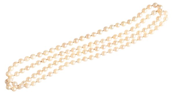 A CULTURED PEARL SINGLE STRAND NECKLACE