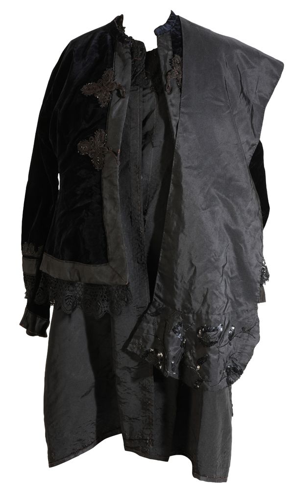 AN EDWARDIAN BEADED MOURNING COAT