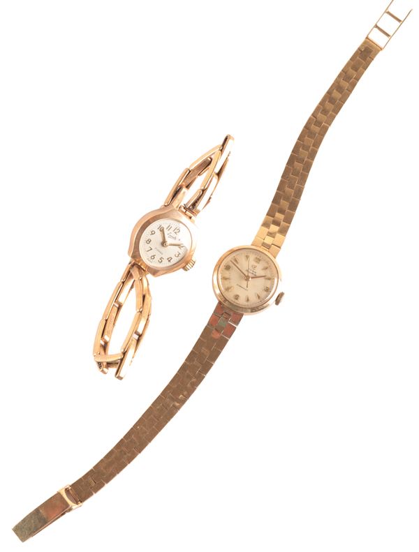 CYMA: A LADY'S 9CT GOLD BRACELET WATCH