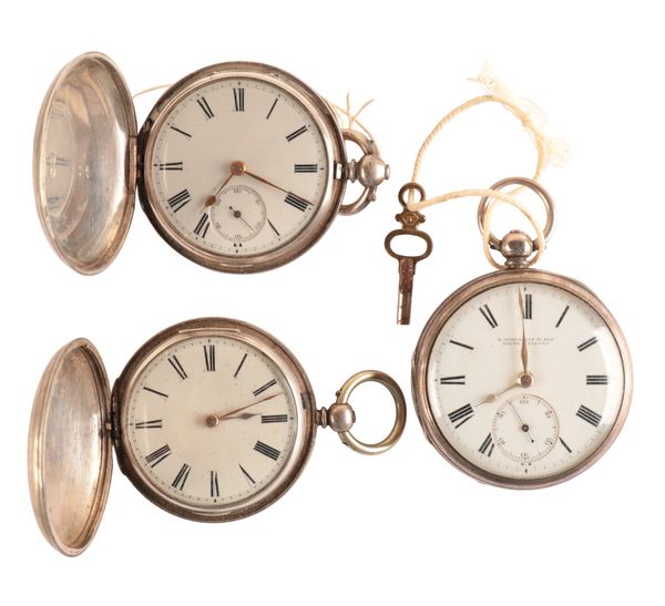 E. MONCREIFF & SON, SOUTH SHIELDS: A GENTLEMAN'S SILVER CASE OPEN FACE POCKET WATCH