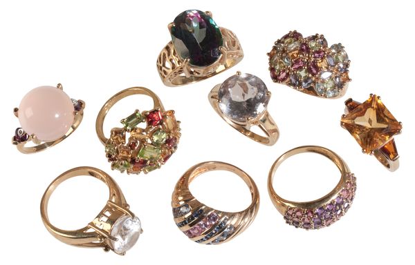 A COLLECTION OF NINE 9CT GOLD DRESS RINGS