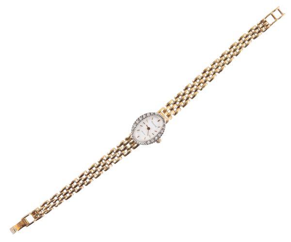 ACCURIST: A LADY'S 9CT GOLD BRACELET WATCH