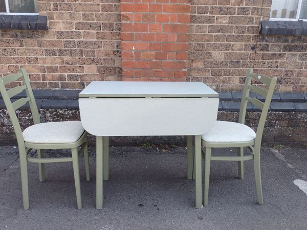 A RETRO 1960s FORMICA-TOPPED KITCHEN TABLE