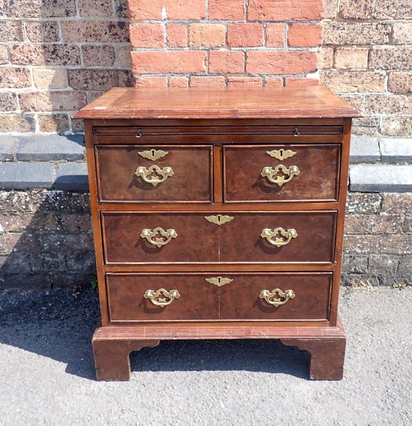 A SMALL GEORGE I STYLE WALNUT 'BATCHELOR' CHEST