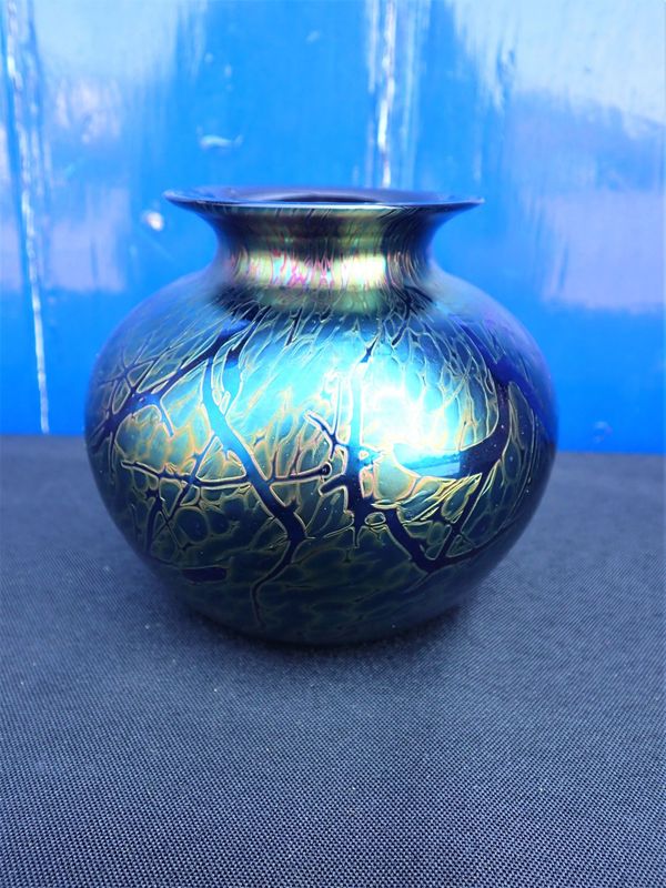 AN UNMARKED IRIDESCENT GLASS VASE, PROBABLY ISLE OF WIGHT