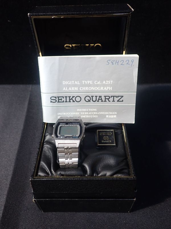 A RETRO GENTS SEIKO DIGITAL WATCH , ALARM CHRONOGRAPH