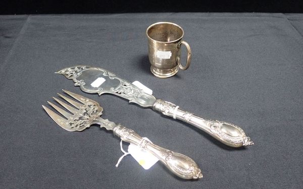 A PAIR OF VICTORIAN SILVER FISH SERVERS, SHEFFIELD 1861