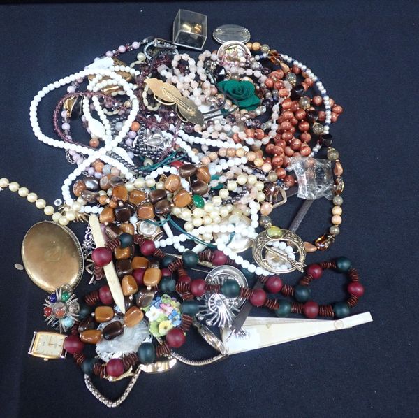 A SMALL QUANTITY OF BEADS AND COSTUME JEWELLERY