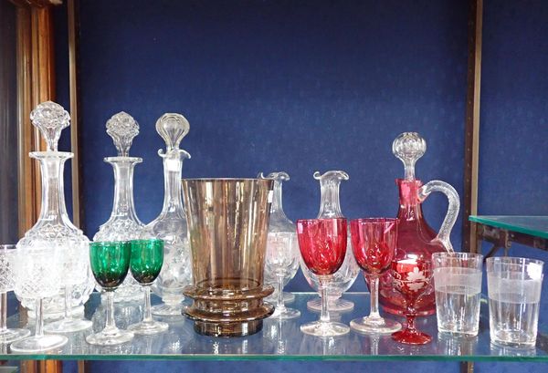 A 20th CENTURY SMOKY GLASS VASE