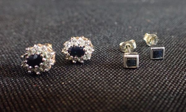 A PAIR OF 9ct SAPPHIRE CLUSTER STUD EARRINGS