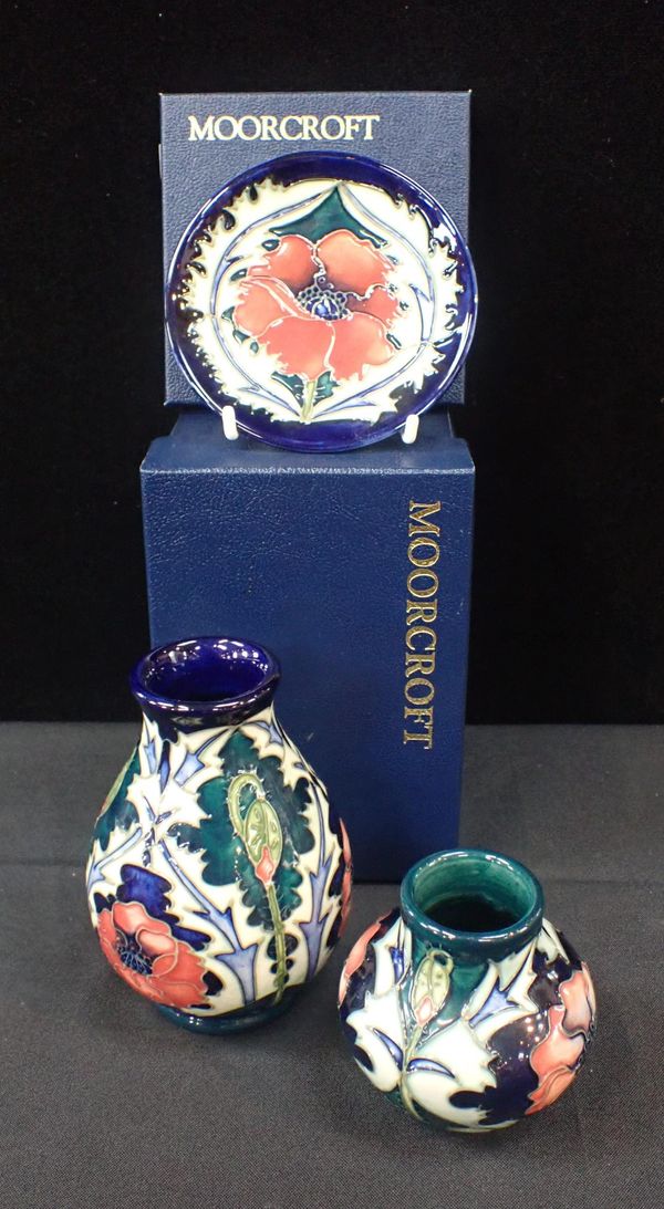 MOORCROFT: A POPPY DESIGN VASE