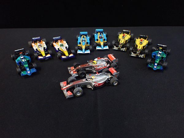 TEN UNBOXED SCALEXTRIC 'F1' RACING CARS