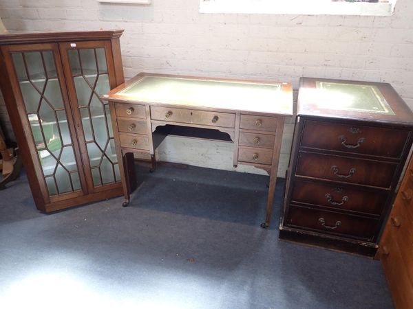 AN EDWARDIAN ROSEWOOD WRITING DESK