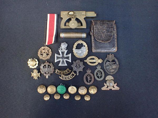 A COLLECTION OF MILITARY BADGES