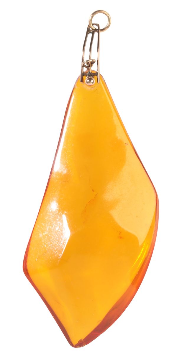 AN AMBER PENDANT