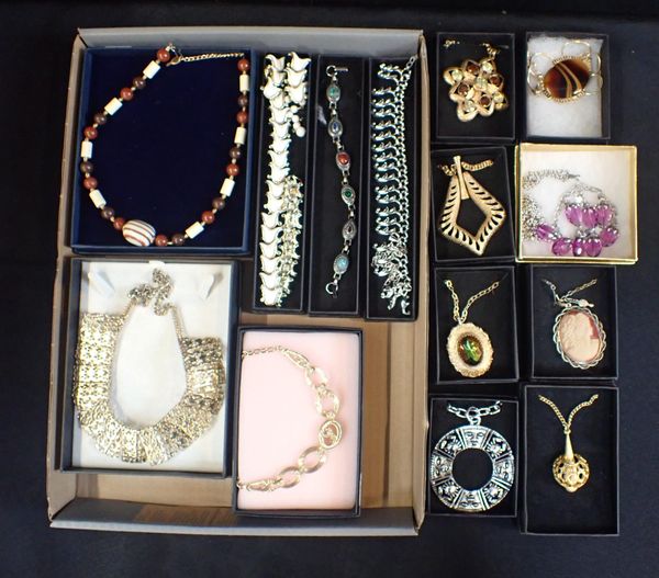 A COLLECTION OF VINTAGE SARAH COVENTRY COSTUME NECKLACES