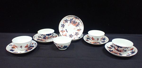 A PART SET OF EARLY ENGLISH PORCELAIN TEA BOWLS AND SAUCERS