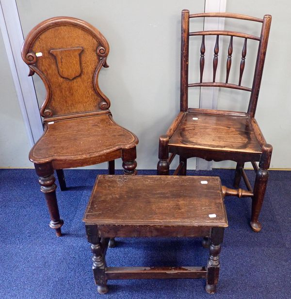 A VICTORIAN OAK HALL CHAIR