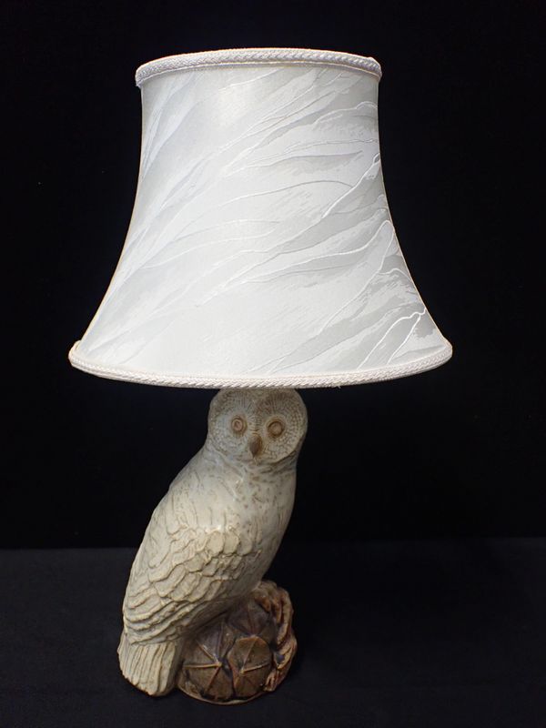 BERNARD ROOKE POTTERY; AN OWL TABLE LAMP