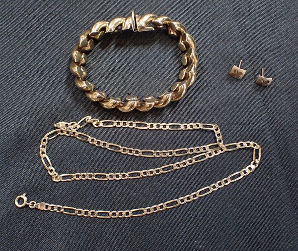 A 9ct GOLD ROPE BRACELET
