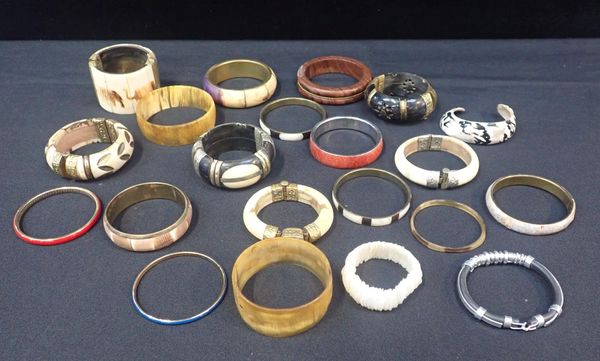 A QUANTITY OF BONE AND HORN BANGLES