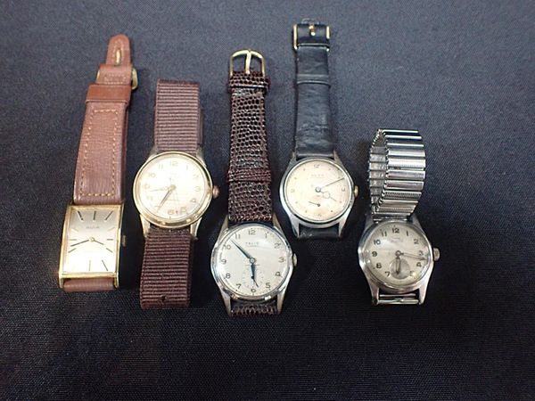 CYMA: A STAINLESS STEEL WRISTWATCH