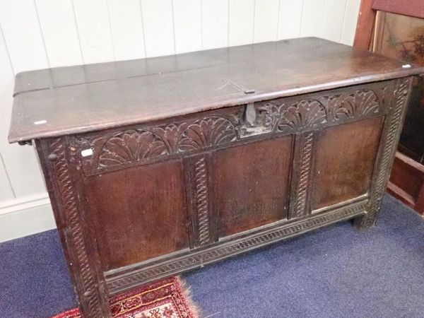 A LATE 17TH CENTURY OAK COFFER