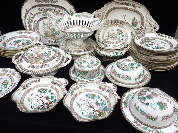 A QUANTITY OF VICTORIAN 'INDIAN TREE' DINNER WARE
