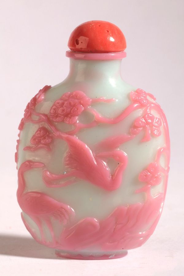 A CHINESE GLASS SNUFF BOTTLE