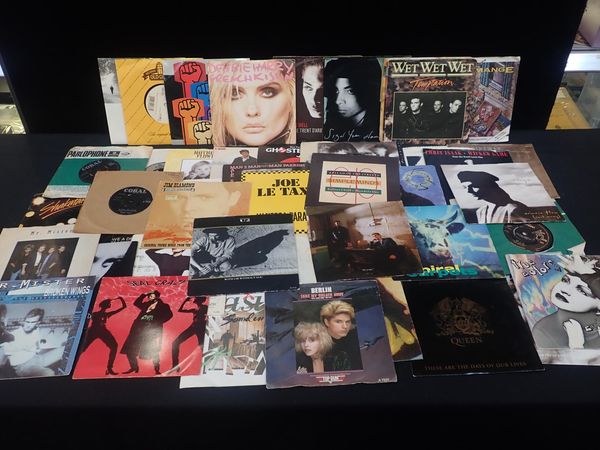 A COLLECTION OF 7" VINYL RECORDS