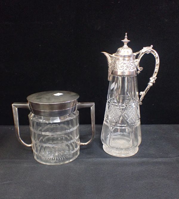 AN EDWARDIAN BISCUT BARREL