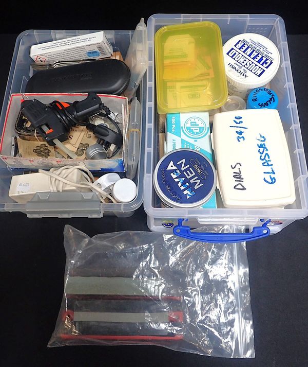 A QUANTITY OF VARIOUS WATCH MOVEMENTS