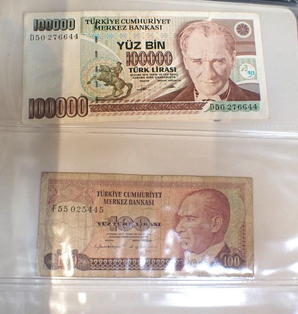 AN ALBUM OF WORLD BANKNOTES