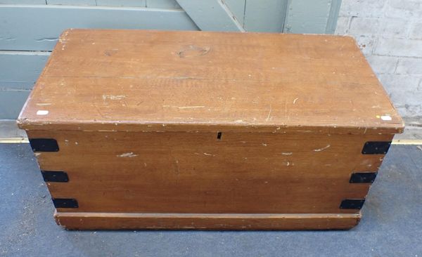 A VICTORIAN GRAINED PINE BLANKET BOX