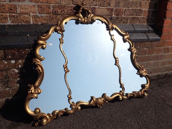 AN ITALIAN ROCOCO STYLE GILT FRAME WALL MIRROR