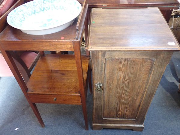 A GEORGE III MAHOGANY WASHSTAND