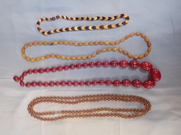 A YELLOW AMBER NECKLACE