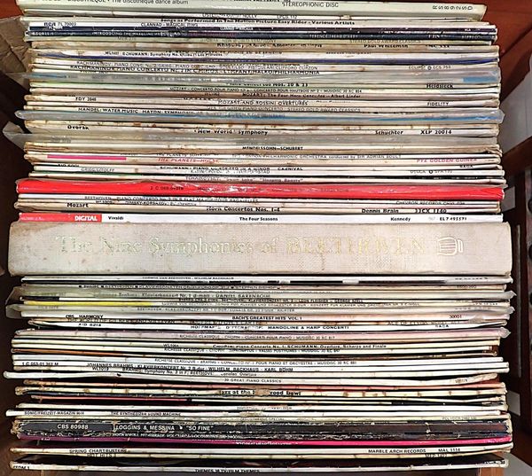 A QUANTITY OF CLASSICAL VINYL LP RECORDS