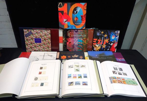 A GB STAMP COLLECTION IN THREE STANLEY GIBBONS BOXED HINGELESS DAVO ALBUMS