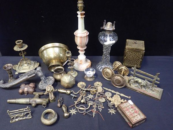 A QUANTITY OF BRASS WARE AND OTHER ITEMS