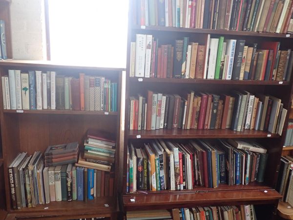 A LARGE QUANTITY OF MIXED BOOKS