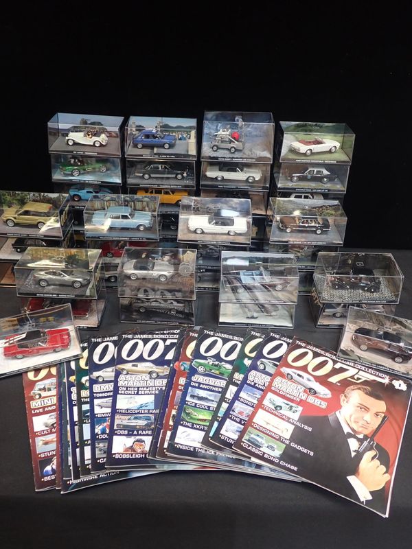 A LARGE COLLECTION OF 'GE FABBRI; THE JAMES BOND 007 CAR COLLECTION'