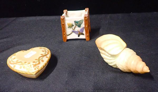 A ROYAL WORCESTER BLUSH IVORY PORCELAIN HEART SHAPED TRINKET BOX