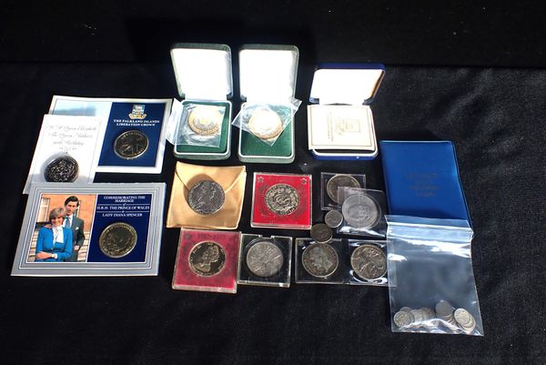 A COLLECTION OF COMMEMORATIVE  COINS